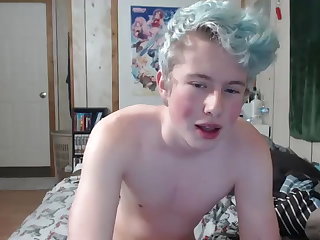 blue haired twink plays on cam