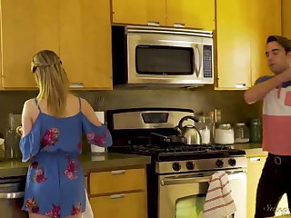 Anaali Teen learns anal in the kitchen