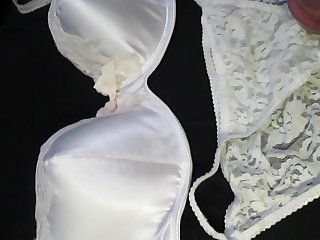 Онанизм Cumming on Sister in Law's Pretty Bra and Panties